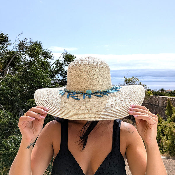 🌊 Sombrero “Brisa Marina” – Frescura, luz y detalles únicos